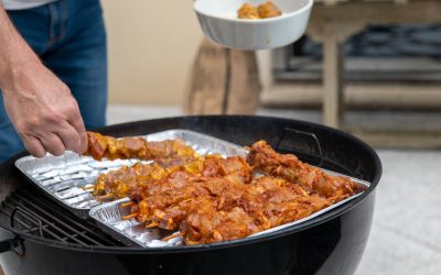 How to Match Griddle Press and Skewer Set for a Cohesive Backyard Cooking Setup